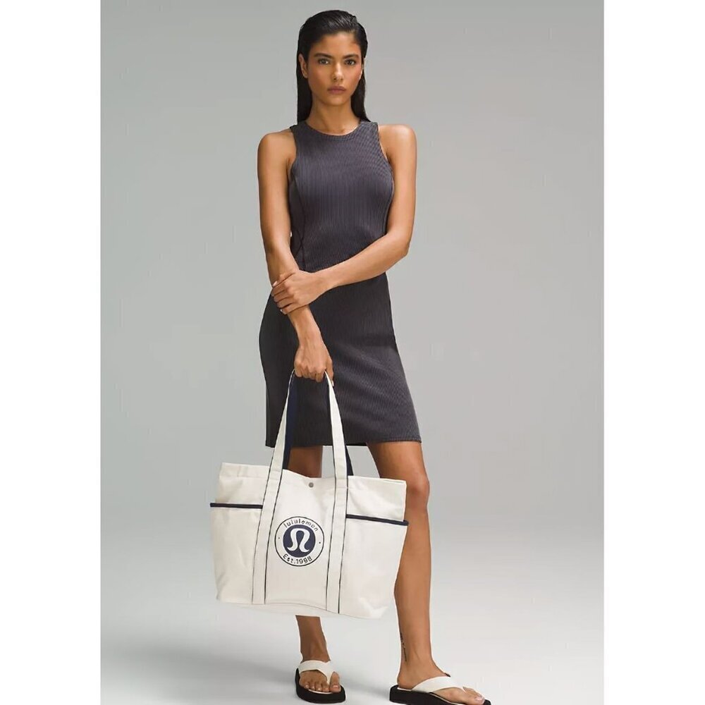 Lululemon Daily Multi-Pocket Tote Bag 20L True Navy OS - Picture 12 of 12